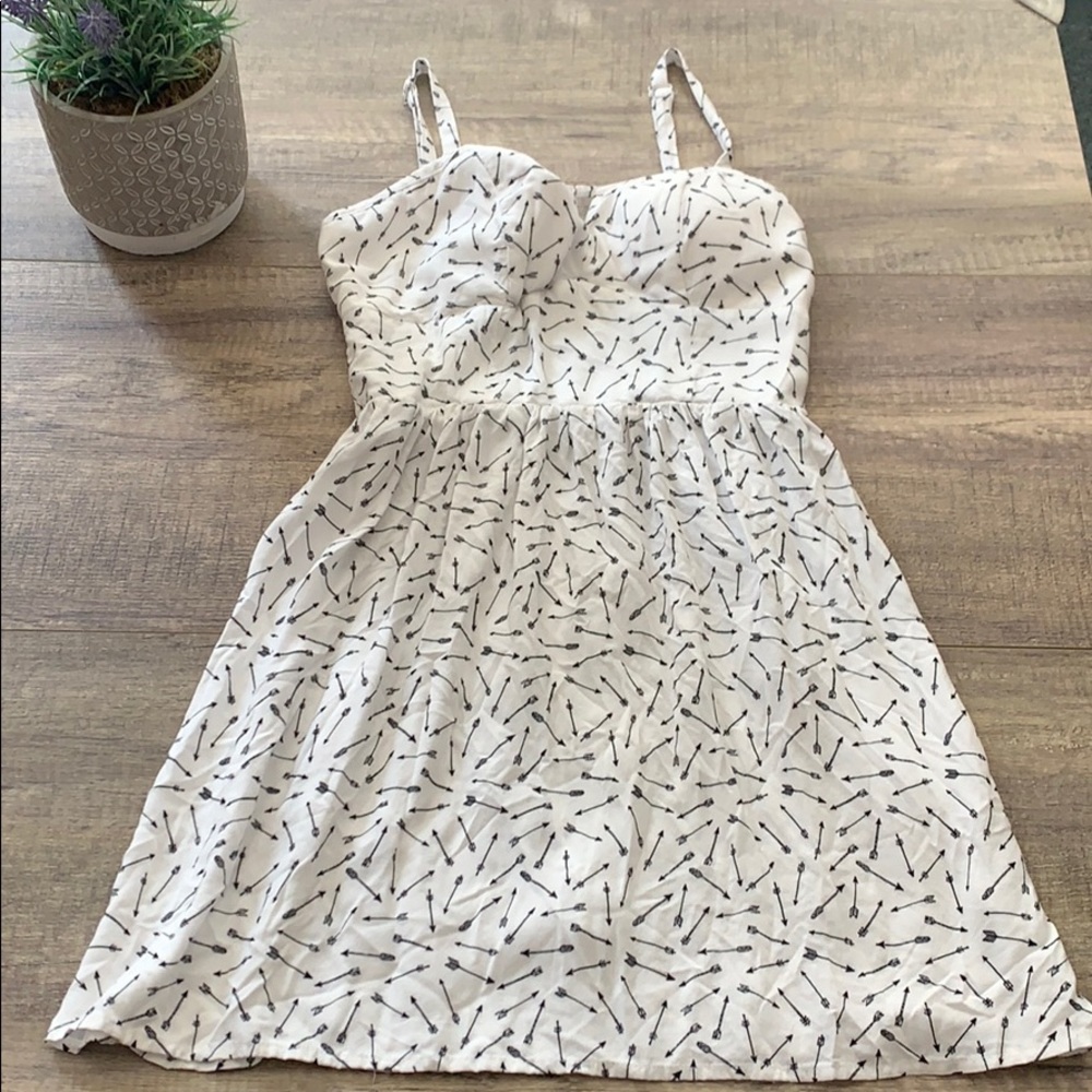 AUW white printed dress size M
